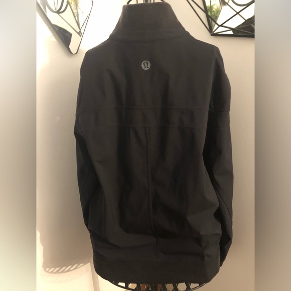 Size large Lululemon jacket - Picture 5 of 10